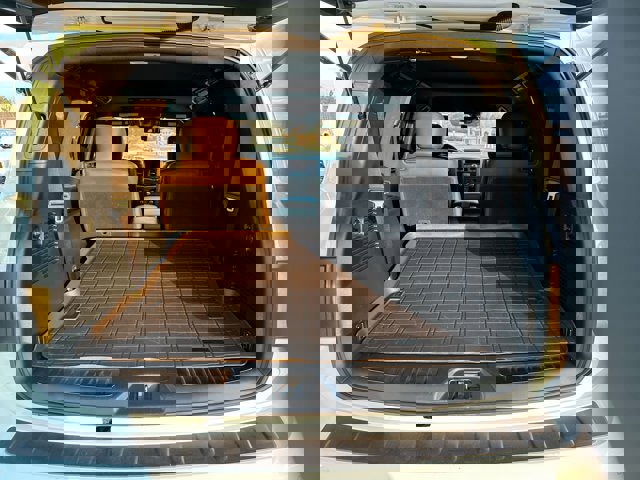 Vehicle image 25 of 28