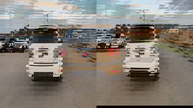 Vehicle image 7 of 28