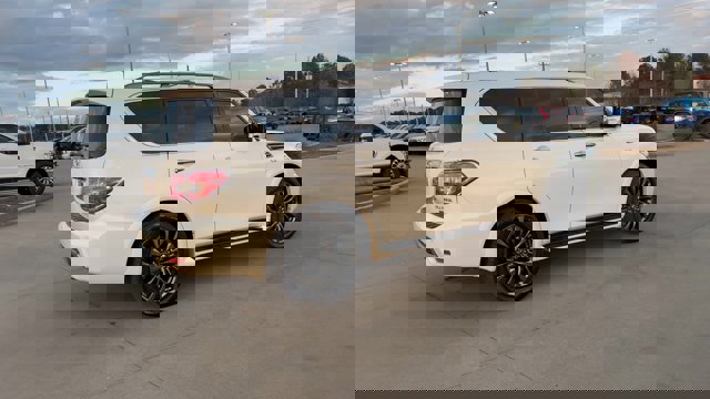 Vehicle image 6 of 28