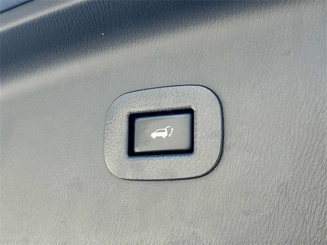 Vehicle image 13 of 35