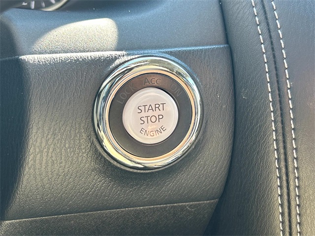Vehicle image 33 of 35