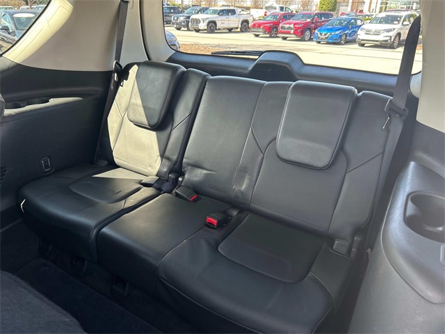 Vehicle image 19 of 35