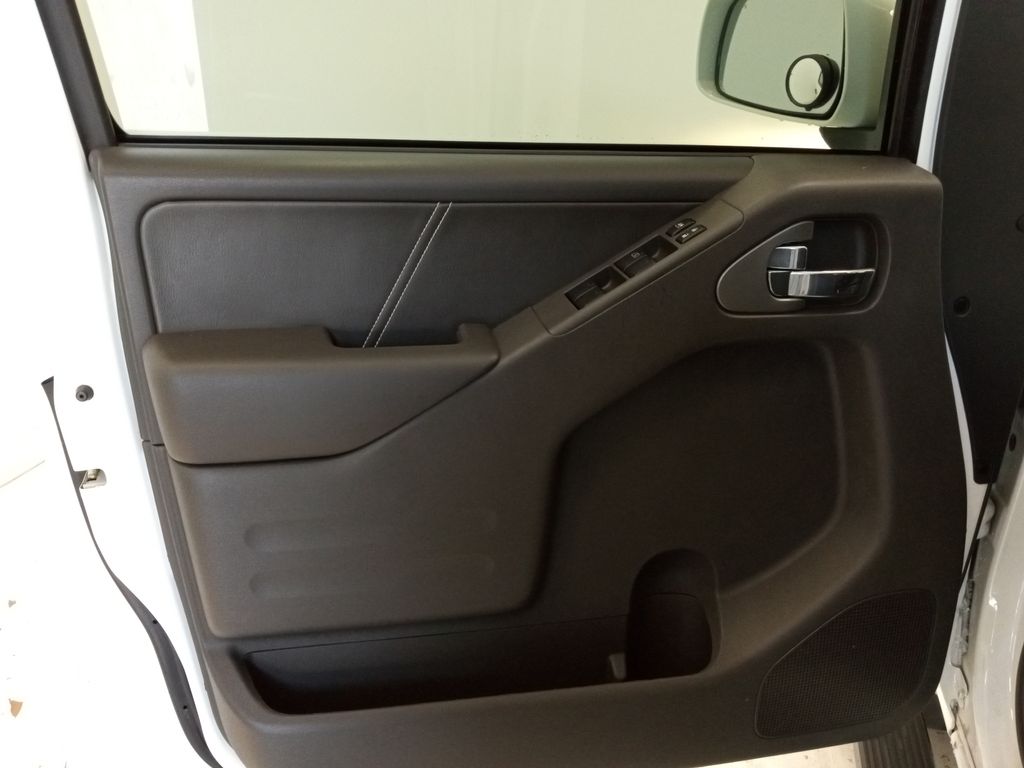 Vehicle image 10 of 28