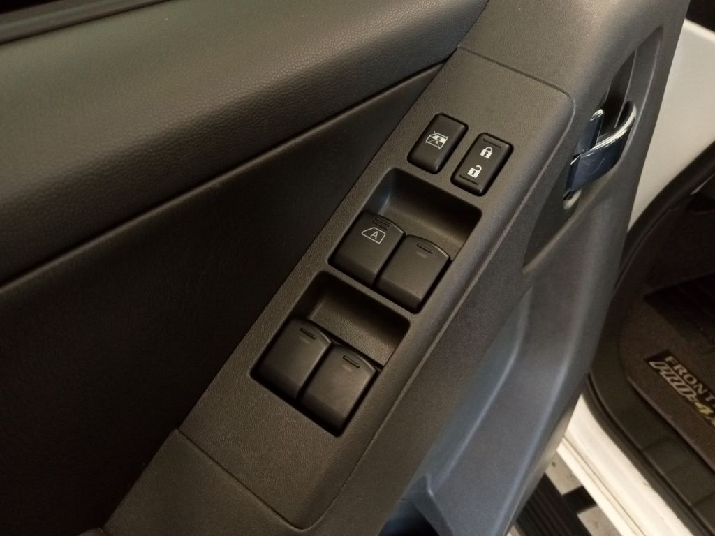 Vehicle image 11 of 28