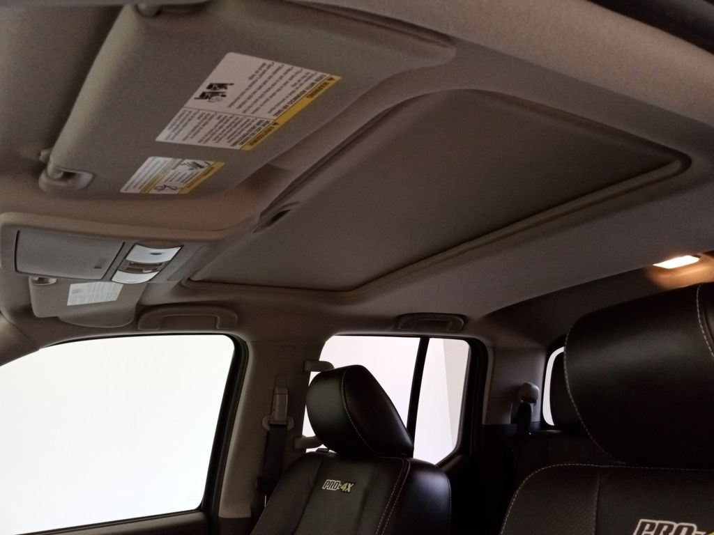 Vehicle image 25 of 28