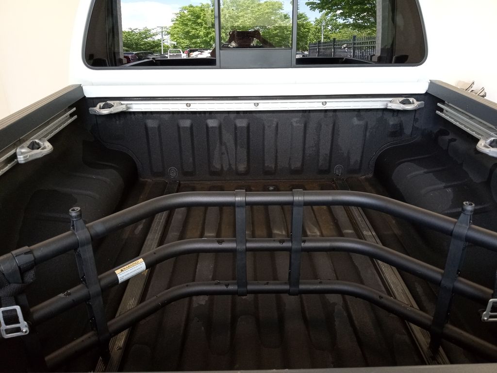 Vehicle image 21 of 28