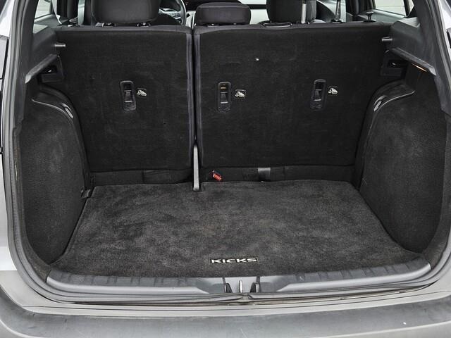 Vehicle image 8 of 33