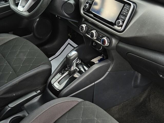 Vehicle image 10 of 33