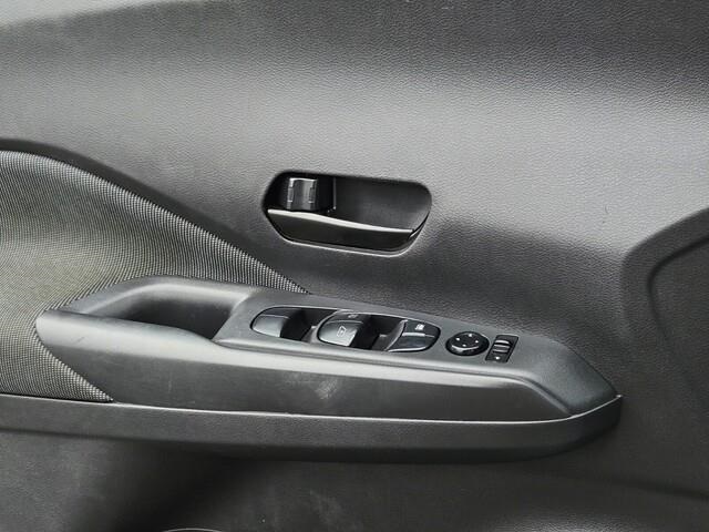 Vehicle image 24 of 33