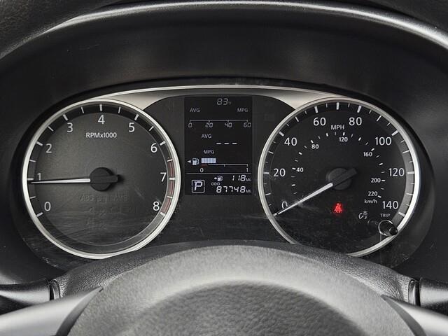 Vehicle image 17 of 33