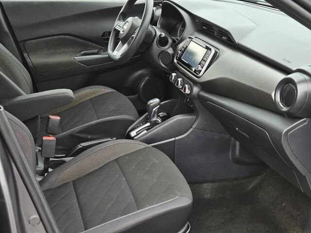 Vehicle image 11 of 33