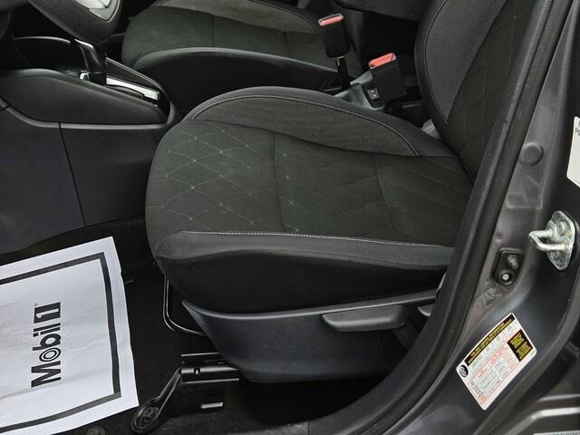 Vehicle image 27 of 33