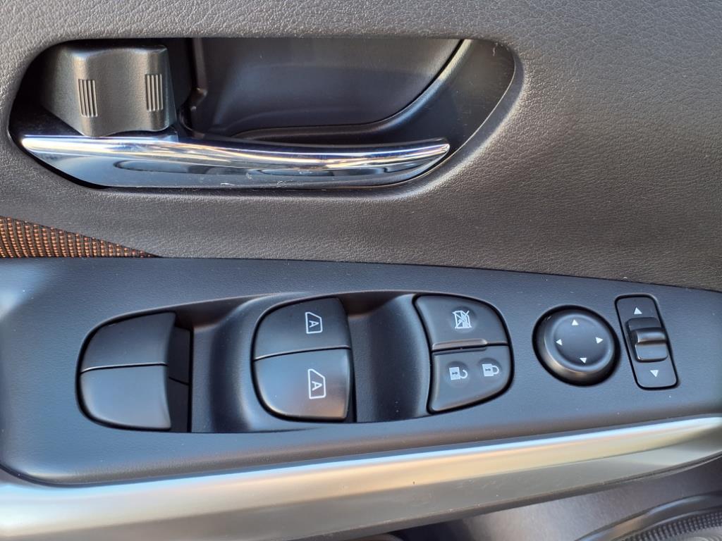 Vehicle image 13 of 19