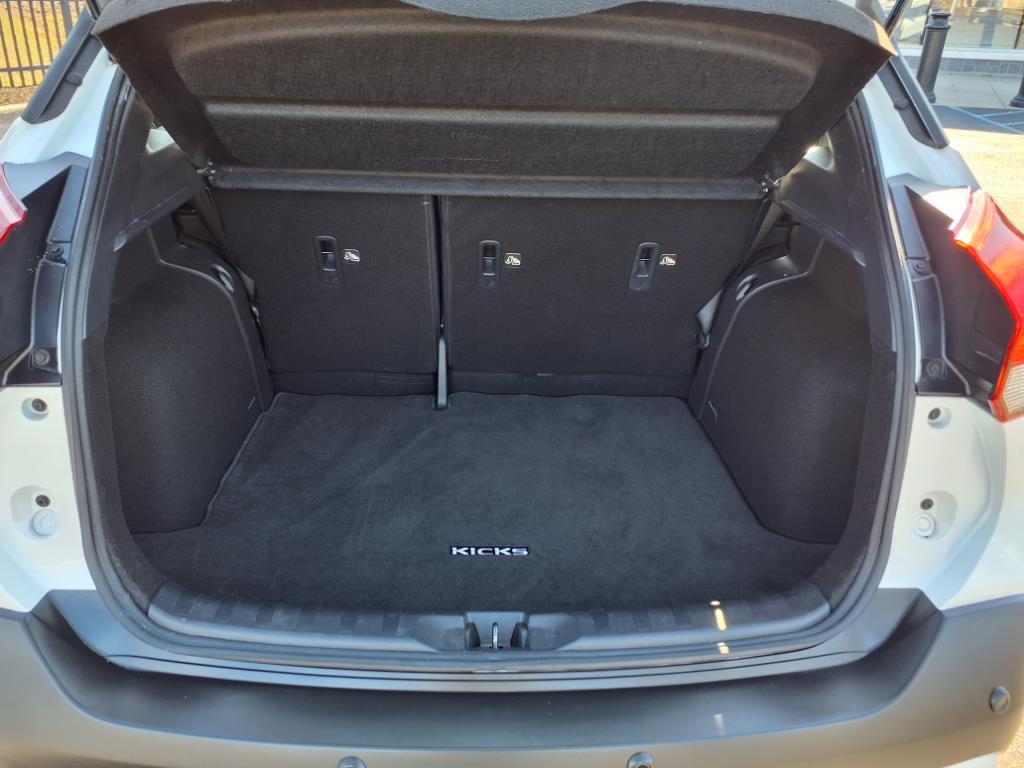 Vehicle image 7 of 19