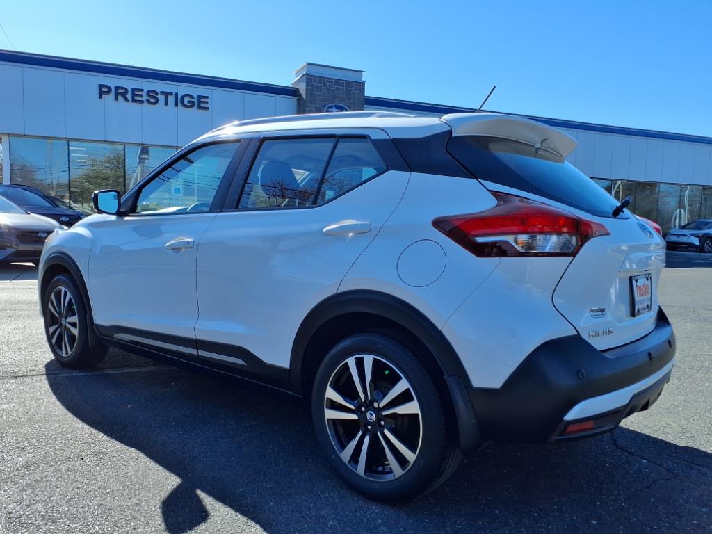 Vehicle image 6 of 19