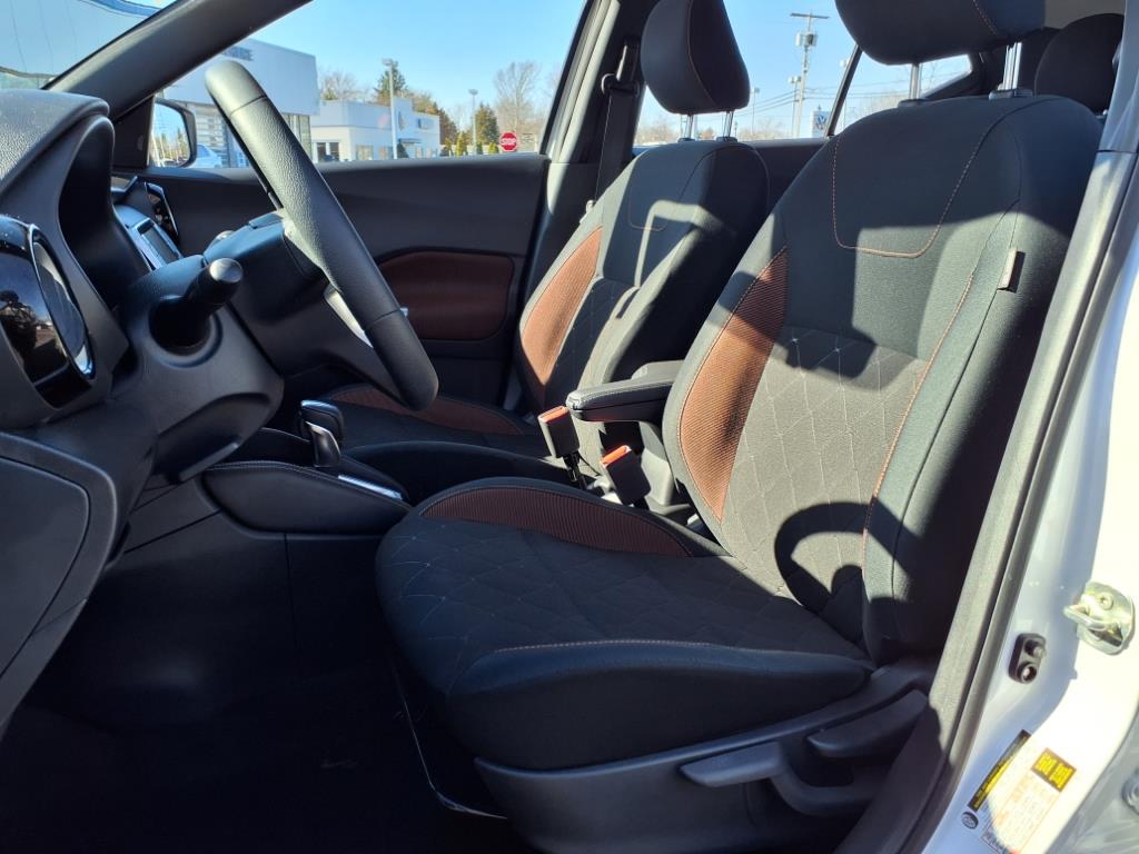 Vehicle image 14 of 19
