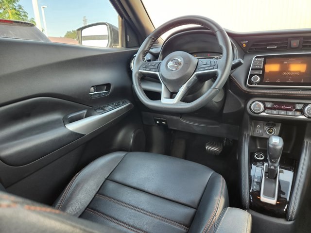 Vehicle image 17 of 25