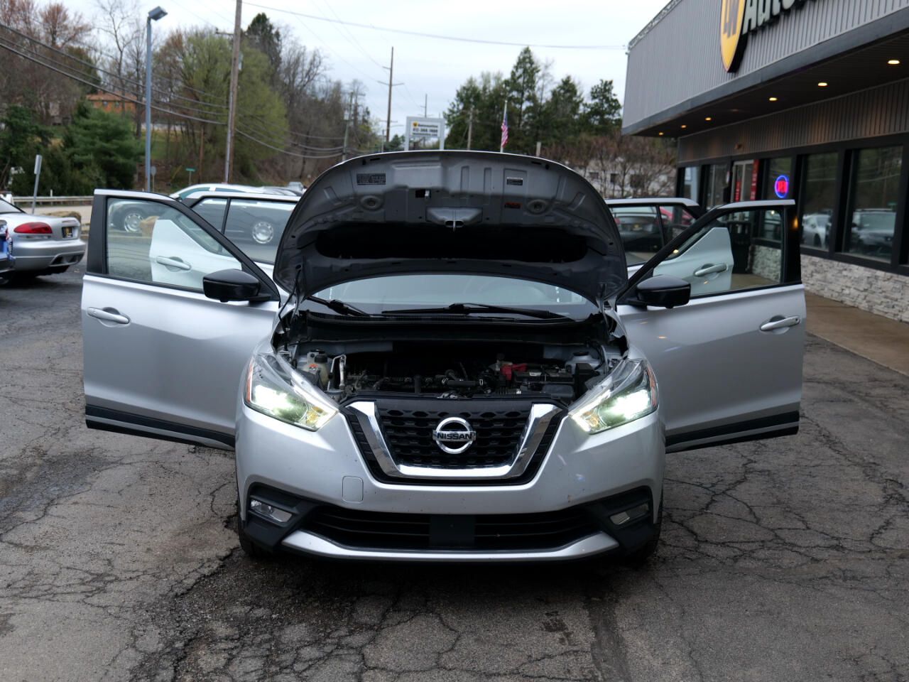 Vehicle image 4 of 58