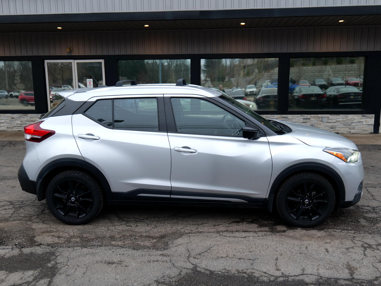 Vehicle image 8 of 58
