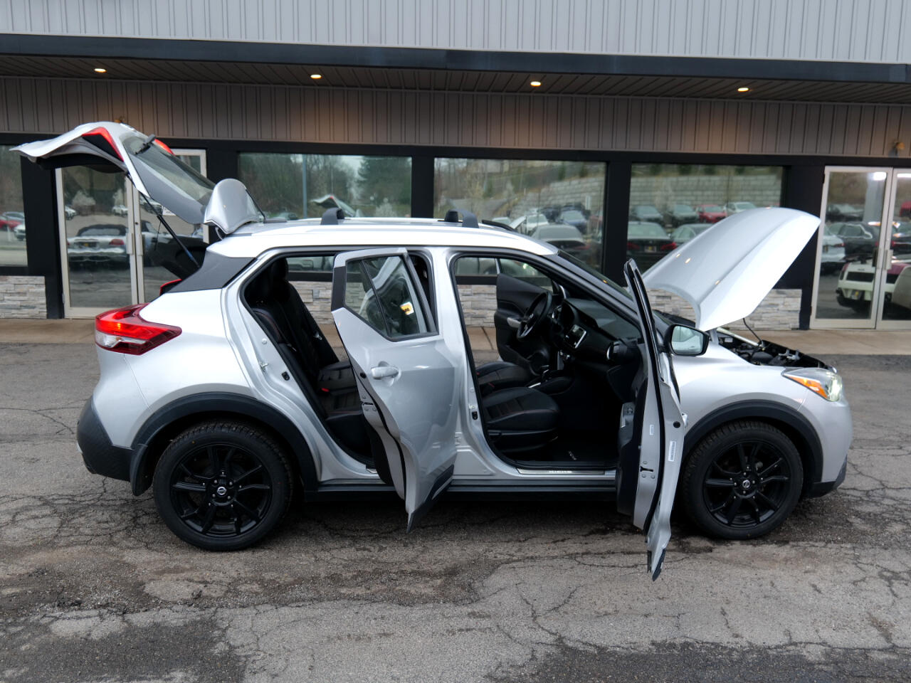 Vehicle image 9 of 58