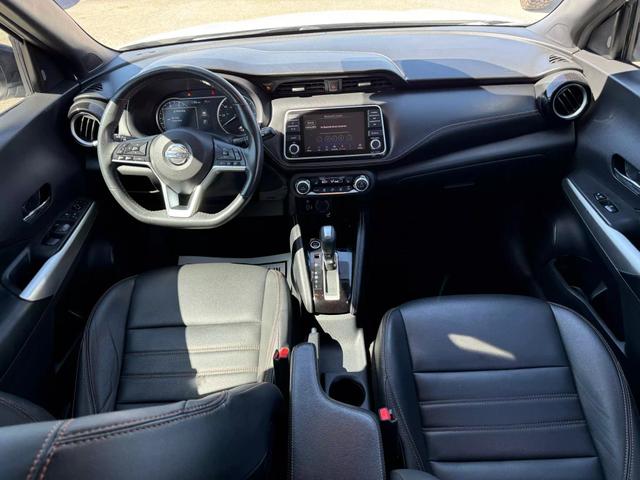 Vehicle image 17 of 25