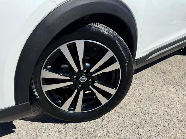 Vehicle image 2 of 25