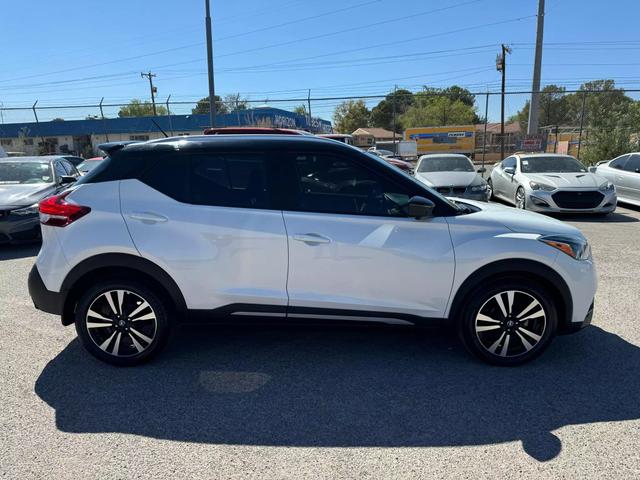 Vehicle image 7 of 25