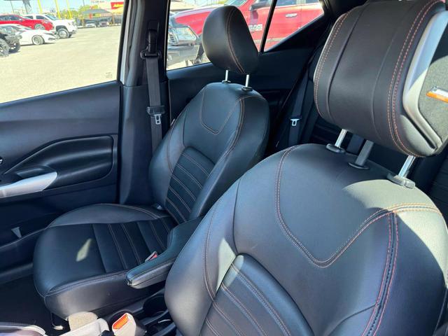Vehicle image 10 of 25