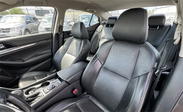 Vehicle image 12 of 30