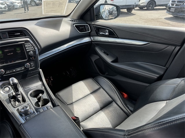 Vehicle image 27 of 30