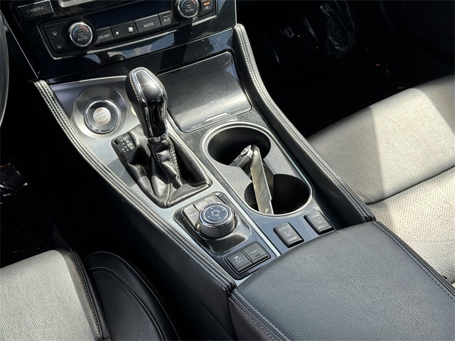 Vehicle image 21 of 30