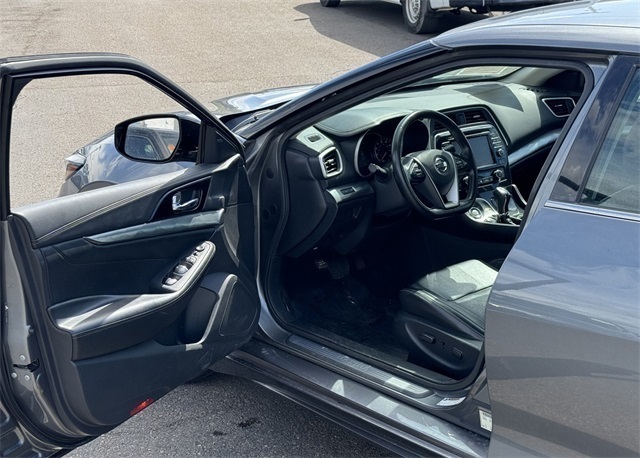 Vehicle image 16 of 30