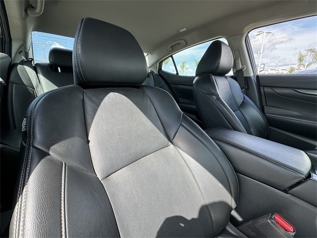 Vehicle image 10 of 30