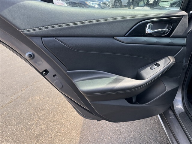 Vehicle image 22 of 30