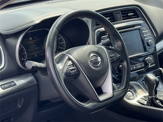 Vehicle image 17 of 30