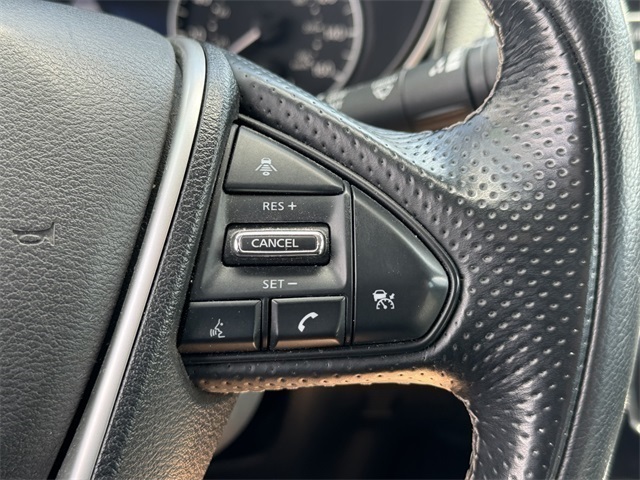 Vehicle image 25 of 30