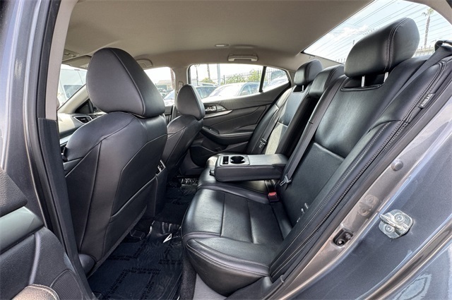 Vehicle image 11 of 30