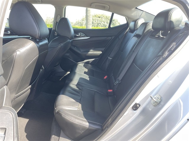 Vehicle image 25 of 35