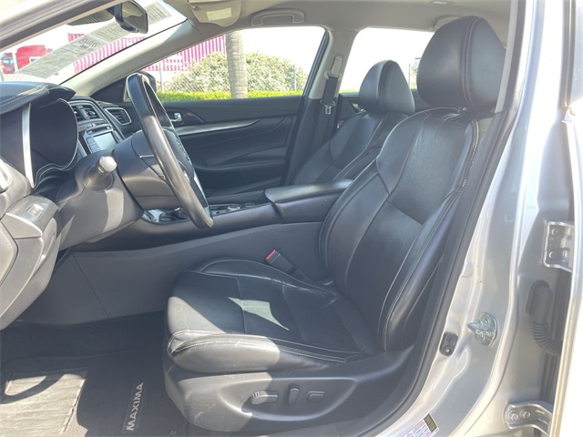 Vehicle image 19 of 35