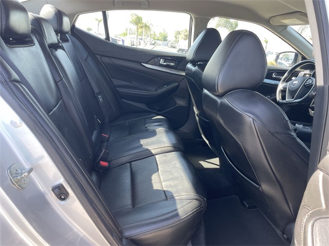 Vehicle image 27 of 35