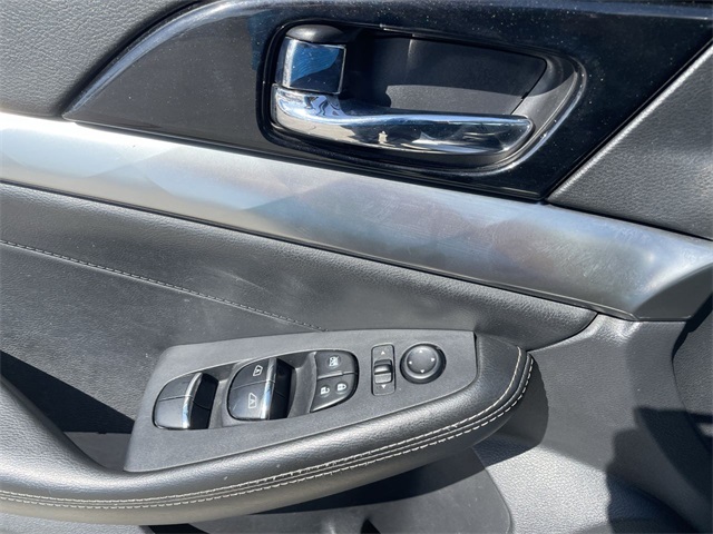 Vehicle image 23 of 35
