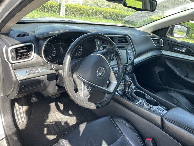 Vehicle image 10 of 35