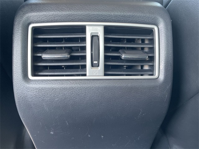 Vehicle image 21 of 35