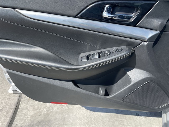Vehicle image 22 of 35