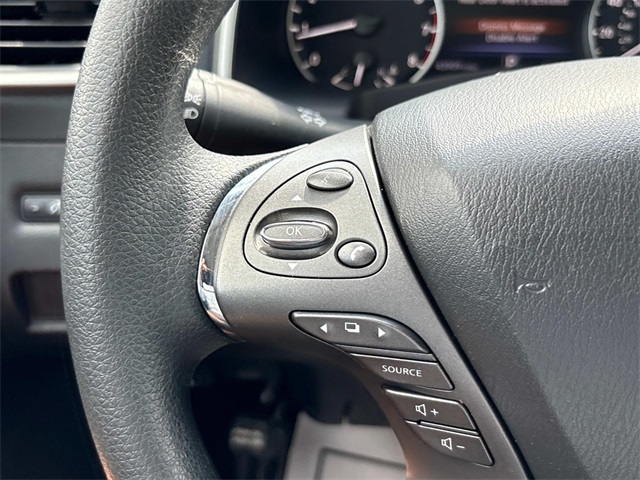 Vehicle image 27 of 32