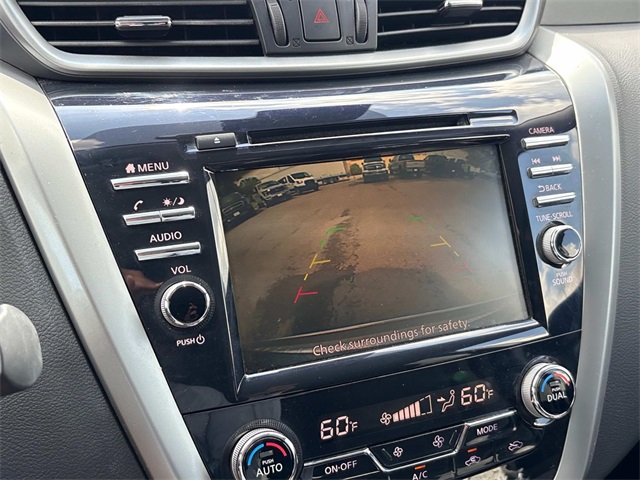 Vehicle image 29 of 32