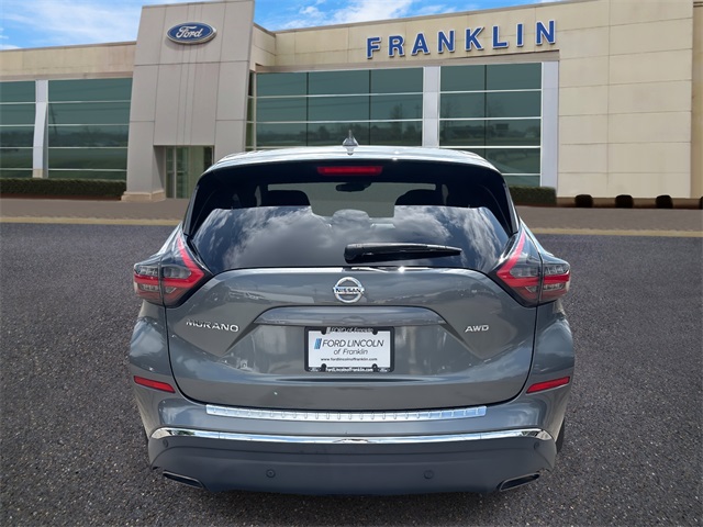 Vehicle image 8 of 32