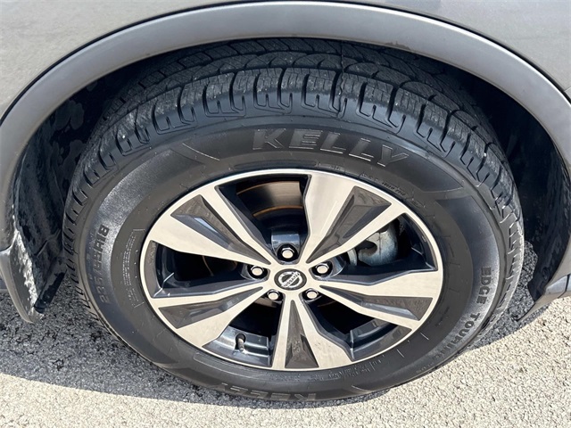 Vehicle image 9 of 32