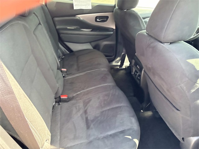Vehicle image 21 of 32