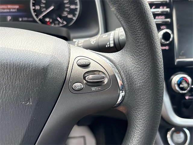 Vehicle image 28 of 32